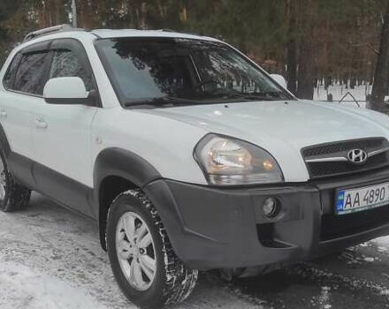 Белый Хендай Туксон, объемом двигателя 1.98 л и пробегом 151 тыс. км за 10600 $, фото 1 на Automoto.ua