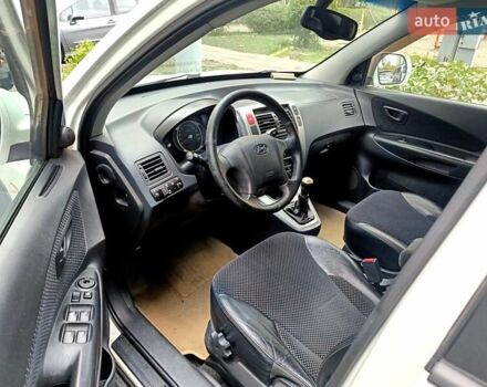 Хендай Туксон 2012 у Києві на Automoto.ua Білий Хендай Туксон, об'ємом двигуна 1.98 л та пробігом 200 тис. км за 9000 $, фото 1 на Automoto.ua