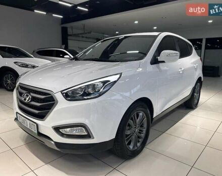 Белый Хендай Туксон, объемом двигателя 2 л и пробегом 150 тыс. км за 14500 $, фото 1 на Automoto.ua