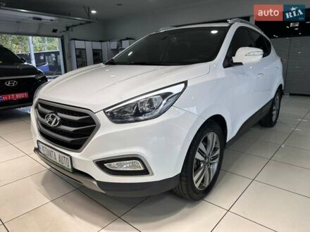 Белый Хендай Туксон, объемом двигателя 2 л и пробегом 161 тыс. км за 15500 $, фото 1 на Automoto.ua