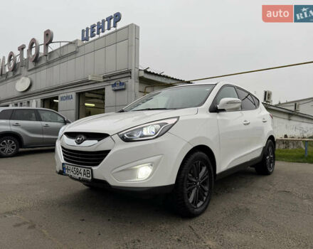 Белый Хендай Туксон, объемом двигателя 2 л и пробегом 99 тыс. км за 15500 $, фото 1 на Automoto.ua