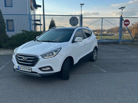 Белый Хендай Туксон, объемом двигателя 2 л и пробегом 182 тыс. км за 14900 $, фото 1 на Automoto.ua