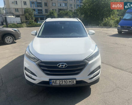 Білий Хендай Туксон, об'ємом двигуна 2 л та пробігом 230 тис. км за 16800 $, фото 1 на Automoto.ua