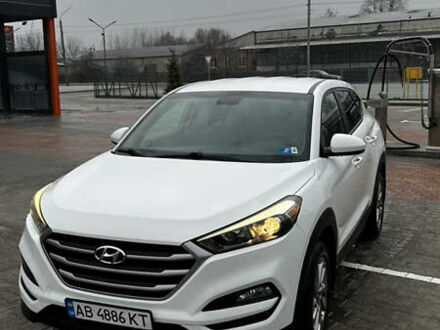 Белый Хендай Туксон, объемом двигателя 2 л и пробегом 180 тыс. км за 16300 $, фото 1 на Automoto.ua