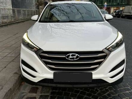 Белый Хендай Туксон, объемом двигателя 2 л и пробегом 99 тыс. км за 10600 $, фото 1 на Automoto.ua
