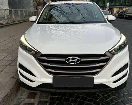 Белый Хендай Туксон, объемом двигателя 2 л и пробегом 99 тыс. км за 10600 $, фото 1 на Automoto.ua