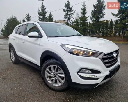 Белый Хендай Туксон, объемом двигателя 2 л и пробегом 140 тыс. км за 9800 $, фото 1 на Automoto.ua