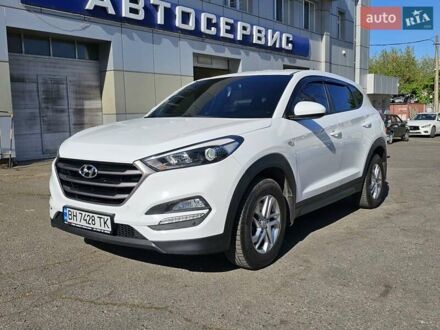 Хендай Туксон 2016 в Одессе на Automoto.ua Белый Хендай Туксон, объемом двигателя 2 л и пробегом 144 тыс. км за 16500 $, фото 1 на Automoto.ua