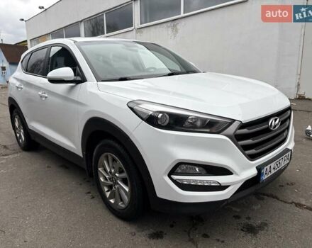 Белый Хендай Туксон, объемом двигателя 2 л и пробегом 203 тыс. км за 19000 $, фото 1 на Automoto.ua