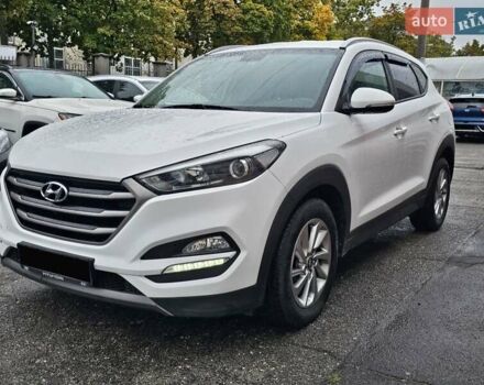 Белый Хендай Туксон, объемом двигателя 2 л и пробегом 196 тыс. км за 17200 $, фото 1 на Automoto.ua