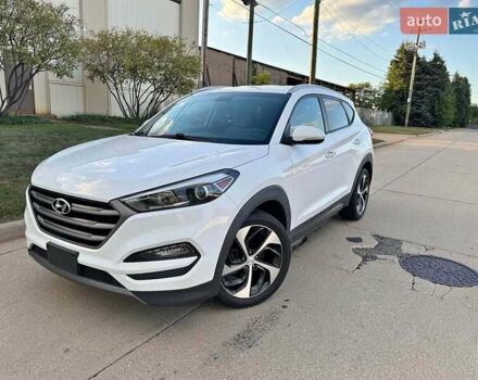 Белый Хендай Туксон, объемом двигателя 2 л и пробегом 110 тыс. км за 14000 $, фото 1 на Automoto.ua
