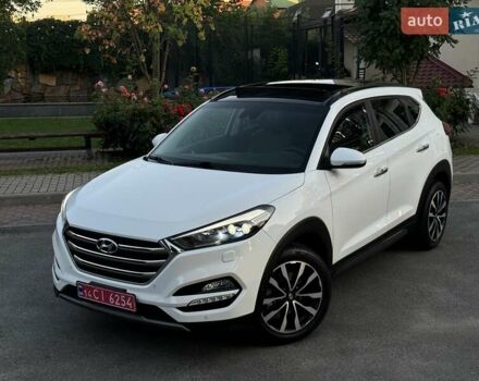 Белый Хендай Туксон, объемом двигателя 2 л и пробегом 175 тыс. км за 18200 $, фото 1 на Automoto.ua
