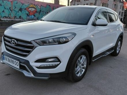 Белый Хендай Туксон, объемом двигателя 2 л и пробегом 98 тыс. км за 17000 $, фото 1 на Automoto.ua