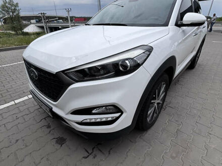 Белый Хендай Туксон, объемом двигателя 1.7 л и пробегом 135 тыс. км за 18500 $, фото 1 на Automoto.ua
