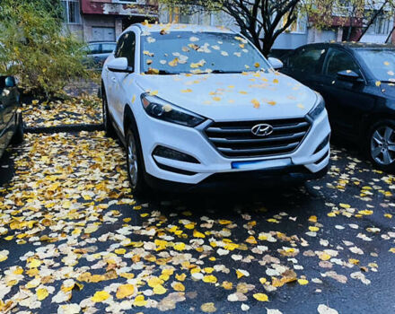 Белый Хендай Туксон, объемом двигателя 2 л и пробегом 101 тыс. км за 16500 $, фото 1 на Automoto.ua