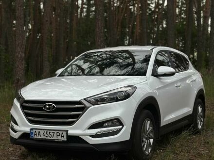 Белый Хендай Туксон, объемом двигателя 2 л и пробегом 210 тыс. км за 17300 $, фото 1 на Automoto.ua