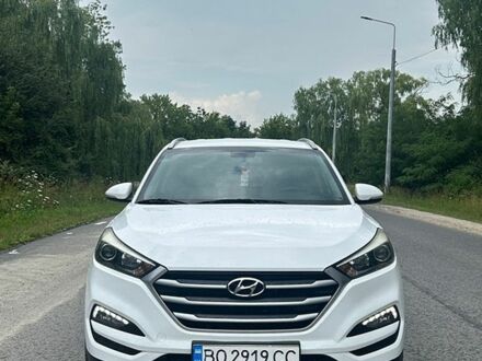 Белый Хендай Туксон, объемом двигателя 1.6 л и пробегом 110 тыс. км за 17000 $, фото 1 на Automoto.ua