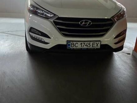 Белый Хендай Туксон, объемом двигателя 2 л и пробегом 40 тыс. км за 18000 $, фото 1 на Automoto.ua