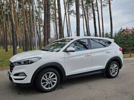 Белый Хендай Туксон, объемом двигателя 2 л и пробегом 194 тыс. км за 17000 $, фото 1 на Automoto.ua