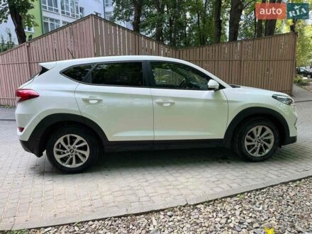 Белый Хендай Туксон, объемом двигателя 2 л и пробегом 95 тыс. км за 14300 $, фото 1 на Automoto.ua