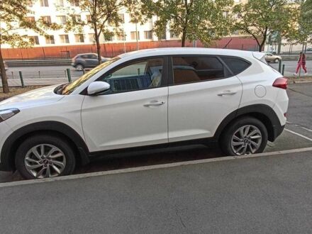 Белый Хендай Туксон, объемом двигателя 2 л и пробегом 76 тыс. км за 465 $, фото 1 на Automoto.ua