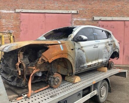 Белый Хендай Туксон, объемом двигателя 2 л и пробегом 150 тыс. км за 2500 $, фото 1 на Automoto.ua