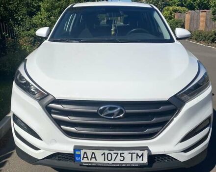 Белый Хендай Туксон, объемом двигателя 2 л и пробегом 135 тыс. км за 17000 $, фото 1 на Automoto.ua