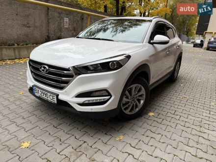 Белый Хендай Туксон, объемом двигателя 2 л и пробегом 77 тыс. км за 21700 $, фото 1 на Automoto.ua