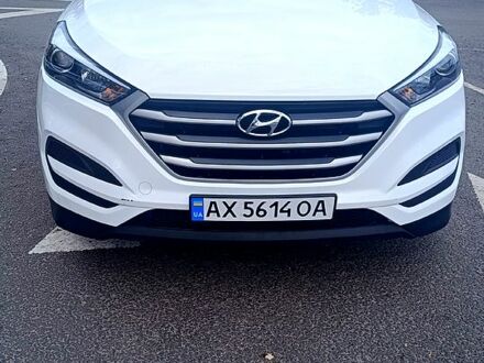 Белый Хендай Туксон, объемом двигателя 1.8 л и пробегом 116 тыс. км за 16799 $, фото 1 на Automoto.ua