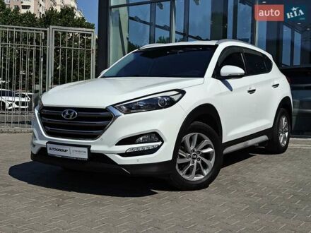 Белый Хендай Туксон, объемом двигателя 2 л и пробегом 99 тыс. км за 20500 $, фото 1 на Automoto.ua