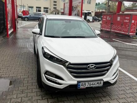 Белый Хендай Туксон, объемом двигателя 2 л и пробегом 92 тыс. км за 18700 $, фото 1 на Automoto.ua