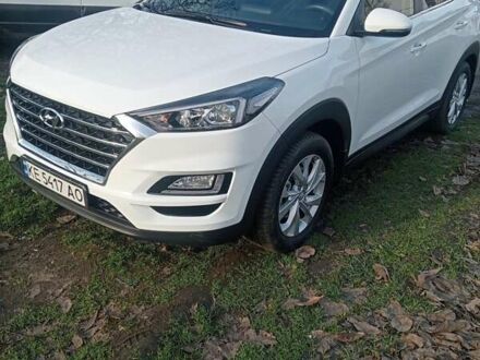 Белый Хендай Туксон, объемом двигателя 2 л и пробегом 43 тыс. км за 24000 $, фото 1 на Automoto.ua