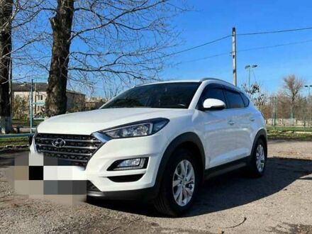 Хендай Туксон 2020 в Барвенковом на Automoto.ua Белый Хендай Туксон, объемом двигателя 2 л и пробегом 70 тыс. км за 22000 $, фото 1 на Automoto.ua