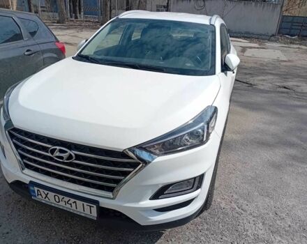 Белый Хендай Туксон, объемом двигателя 2 л и пробегом 96 тыс. км за 17500 $, фото 1 на Automoto.ua