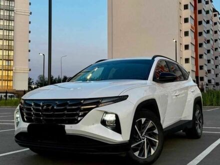 Белый Хендай Туксон, объемом двигателя 2 л и пробегом 65 тыс. км за 21000 $, фото 1 на Automoto.ua