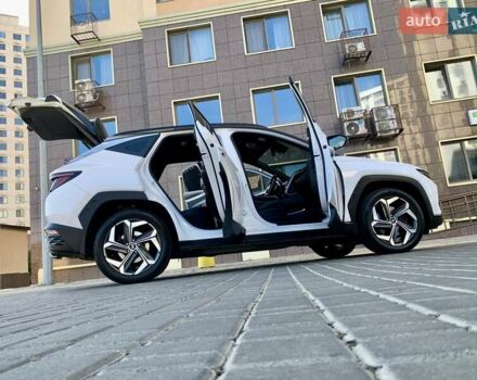 Белый Хендай Туксон, объемом двигателя 1.6 л и пробегом 97 тыс. км за 32800 $, фото 1 на Automoto.ua