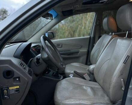 Бежевый Хендай Туксон, объемом двигателя 2 л и пробегом 247 тыс. км за 3500 $, фото 8 на Automoto.ua