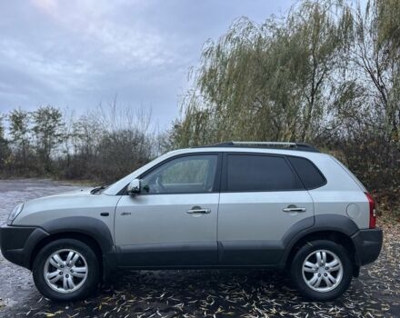 Бежевый Хендай Туксон, объемом двигателя 2 л и пробегом 247 тыс. км за 3500 $, фото 1 на Automoto.ua
