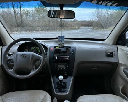 Бежевый Хендай Туксон, объемом двигателя 2 л и пробегом 247 тыс. км за 3500 $, фото 10 на Automoto.ua