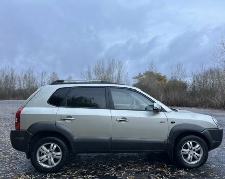 Бежевый Хендай Туксон, объемом двигателя 2 л и пробегом 247 тыс. км за 3500 $, фото 5 на Automoto.ua