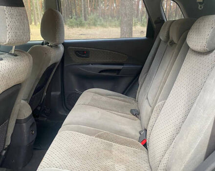 Бежевый Хендай Туксон, объемом двигателя 1.98 л и пробегом 325 тыс. км за 6500 $, фото 3 на Automoto.ua