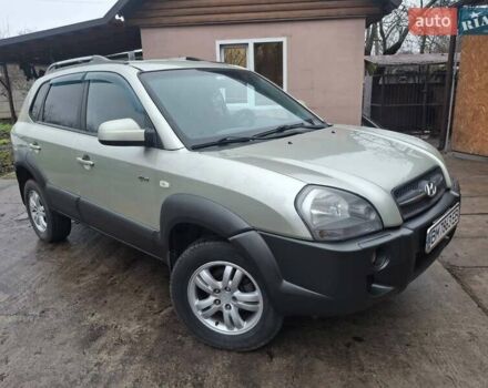 Бежевый Хендай Туксон, объемом двигателя 1.99 л и пробегом 180 тыс. км за 7700 $, фото 2 на Automoto.ua