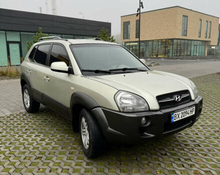 Бежевый Хендай Туксон, объемом двигателя 1.98 л и пробегом 248 тыс. км за 7500 $, фото 1 на Automoto.ua