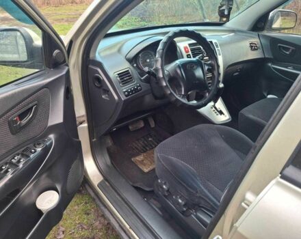 Бежевий Хендай Туксон, об'ємом двигуна 2 л та пробігом 180 тис. км за 7700 $, фото 7 на Automoto.ua