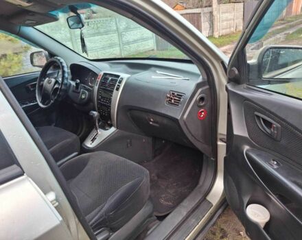 Бежевий Хендай Туксон, об'ємом двигуна 2 л та пробігом 180 тис. км за 7700 $, фото 5 на Automoto.ua