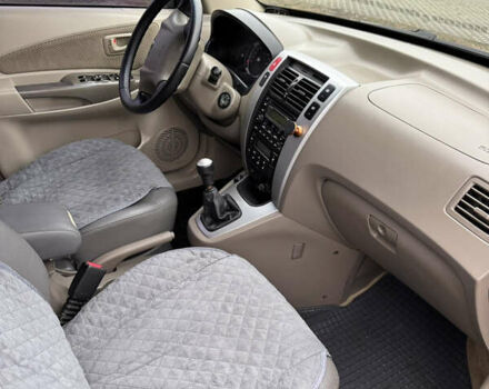 Бежевый Хендай Туксон, объемом двигателя 1.98 л и пробегом 248 тыс. км за 7500 $, фото 13 на Automoto.ua