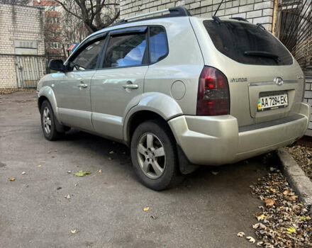 Бежевый Хендай Туксон, объемом двигателя 2 л и пробегом 325 тыс. км за 7400 $, фото 3 на Automoto.ua