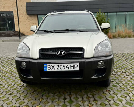 Бежевый Хендай Туксон, объемом двигателя 1.98 л и пробегом 248 тыс. км за 7500 $, фото 2 на Automoto.ua