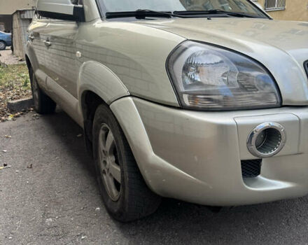 Бежевый Хендай Туксон, объемом двигателя 2 л и пробегом 325 тыс. км за 7400 $, фото 2 на Automoto.ua