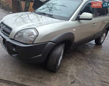Бежевый Хендай Туксон, объемом двигателя 1.99 л и пробегом 180 тыс. км за 7700 $, фото 1 на Automoto.ua